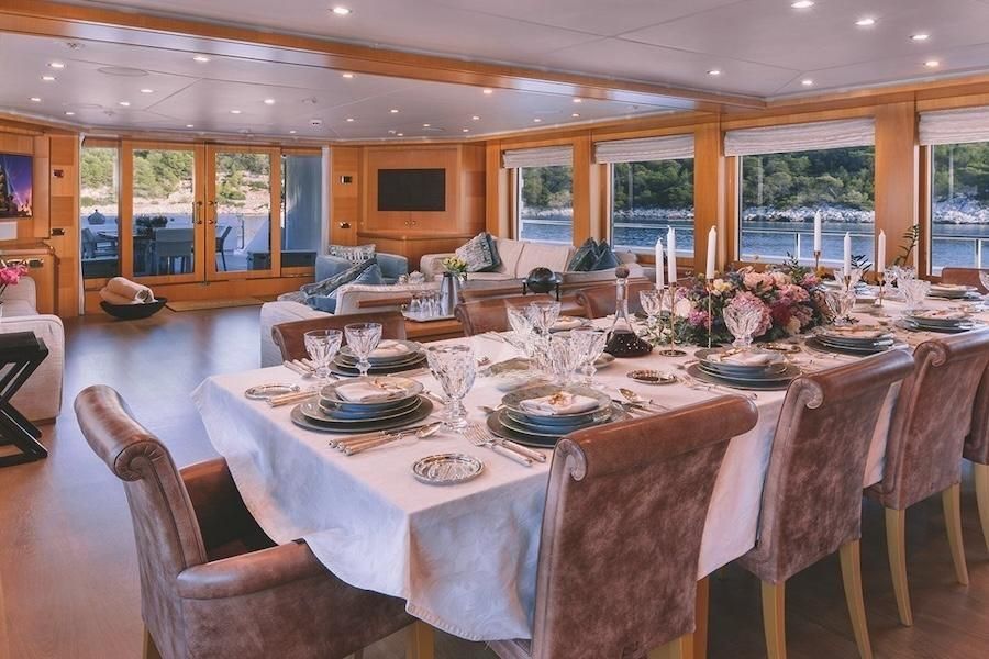 luxury dining, corporate event, yacht event, luxury lifestyle