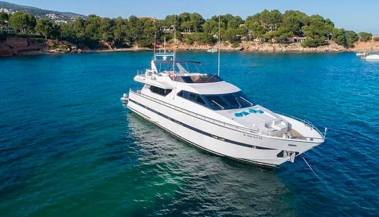 party yacht rentals Mykonos, private yacht charter Mykonos