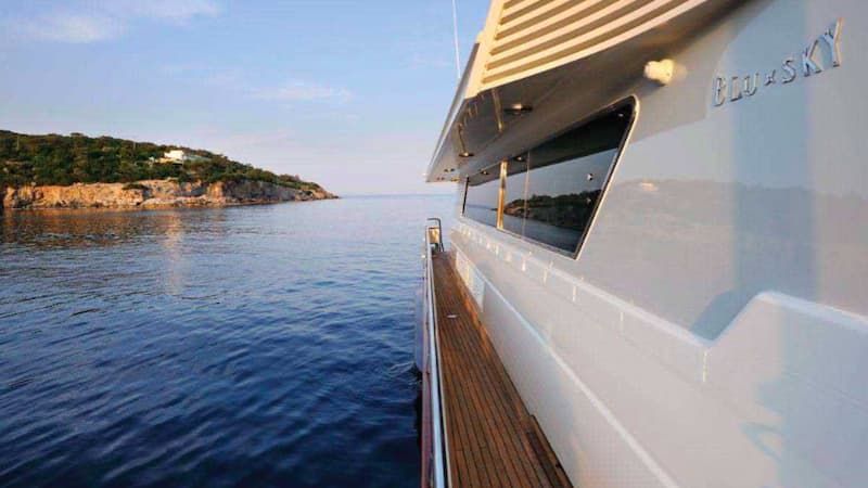 luxury yachting, yacht vacation Mykonos, luxury lifestyle, weekly charter