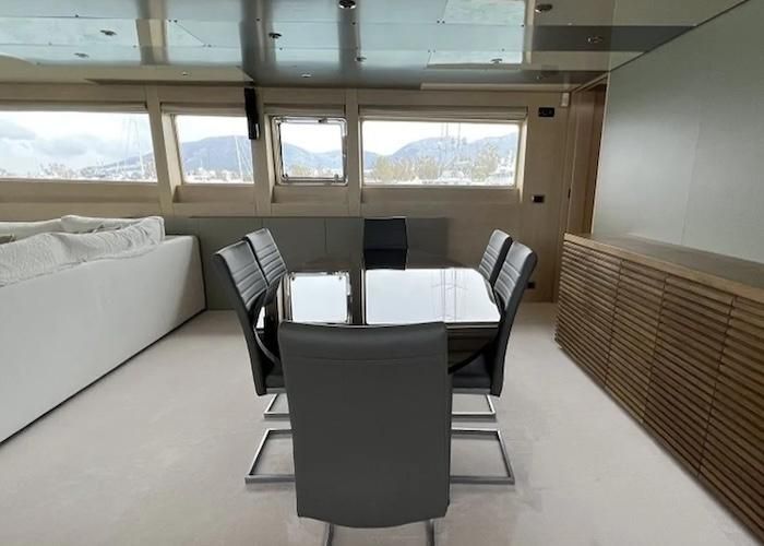 superyacht dining area, yacht dining, yacht chef, fine dining