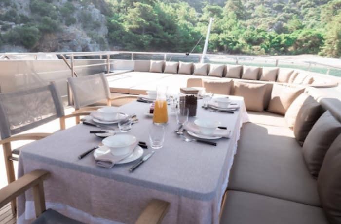 private yacht charter, weekly yacht charter, yacht charter Greece